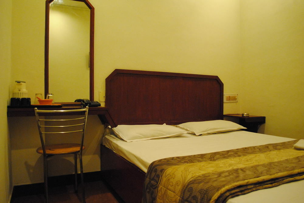 Deluxe Hotel เชนไน ภายนอก รูปภาพ