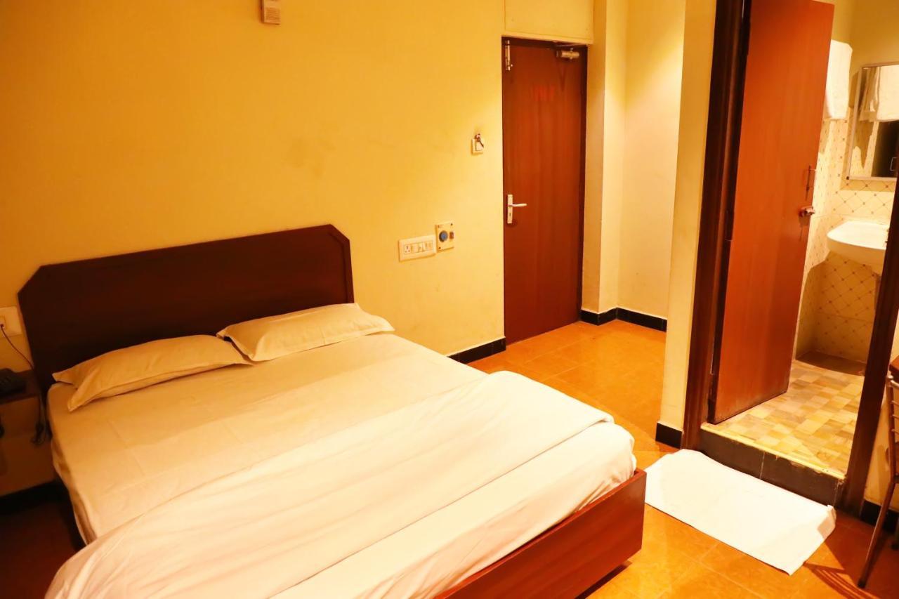 Deluxe Hotel เชนไน ภายนอก รูปภาพ