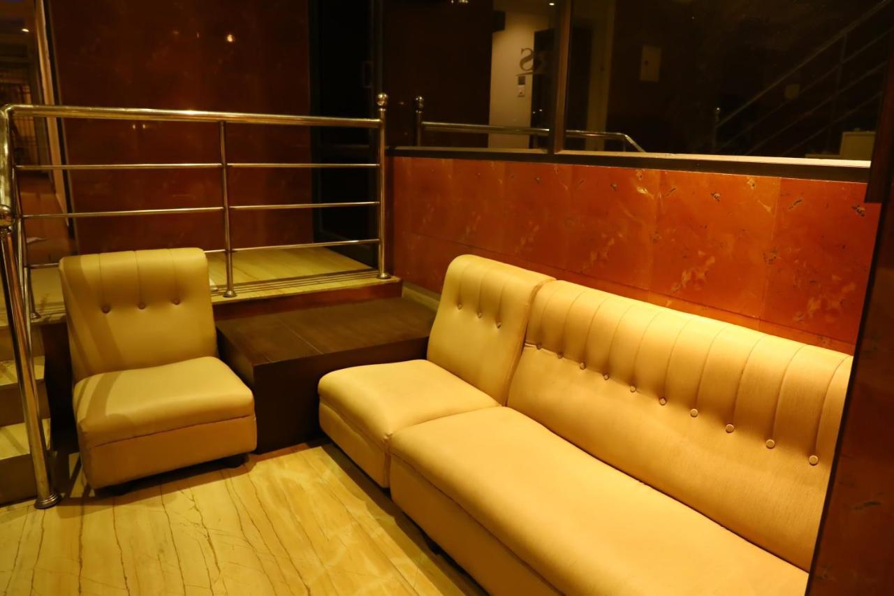 Deluxe Hotel เชนไน ภายนอก รูปภาพ