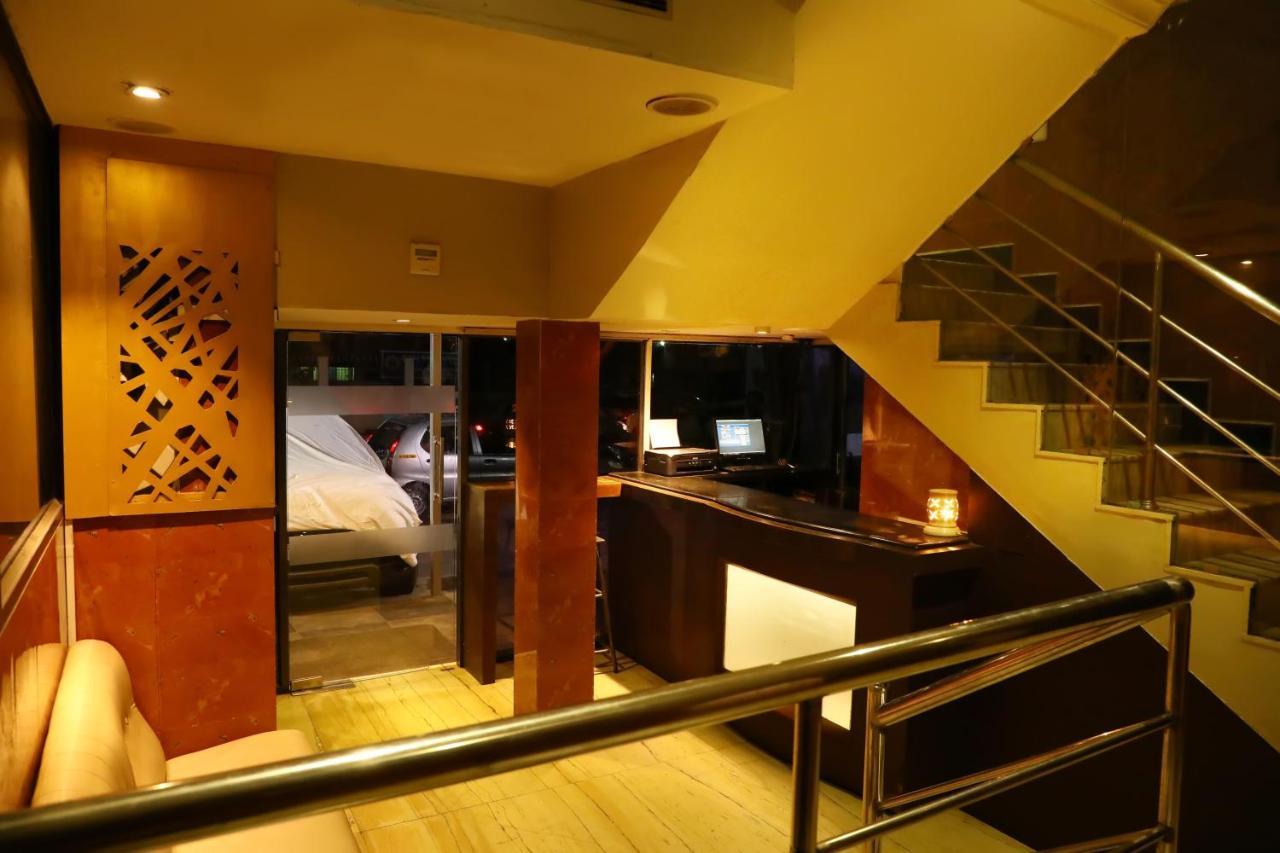 Deluxe Hotel เชนไน ภายนอก รูปภาพ