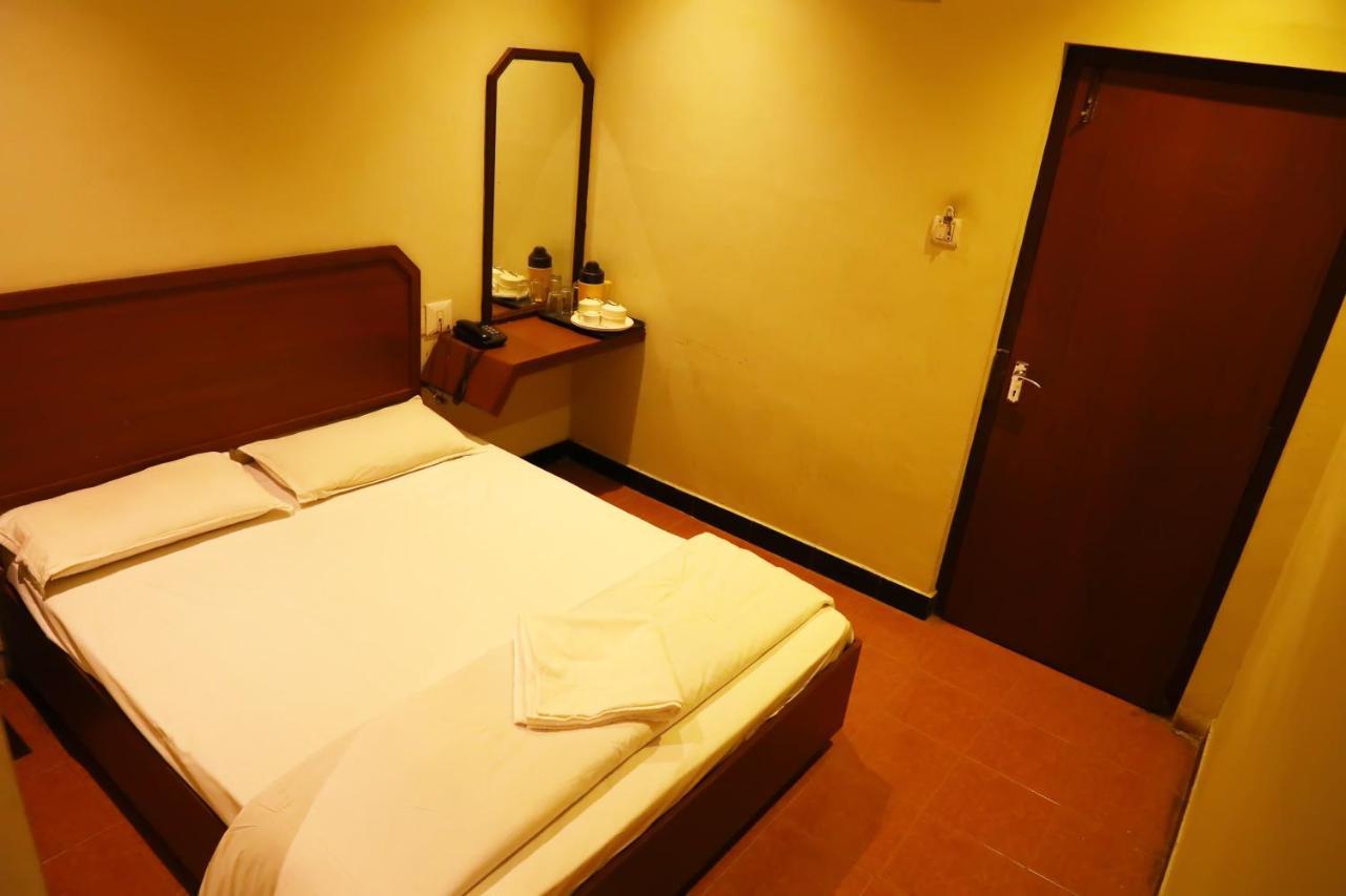 Deluxe Hotel เชนไน ภายนอก รูปภาพ