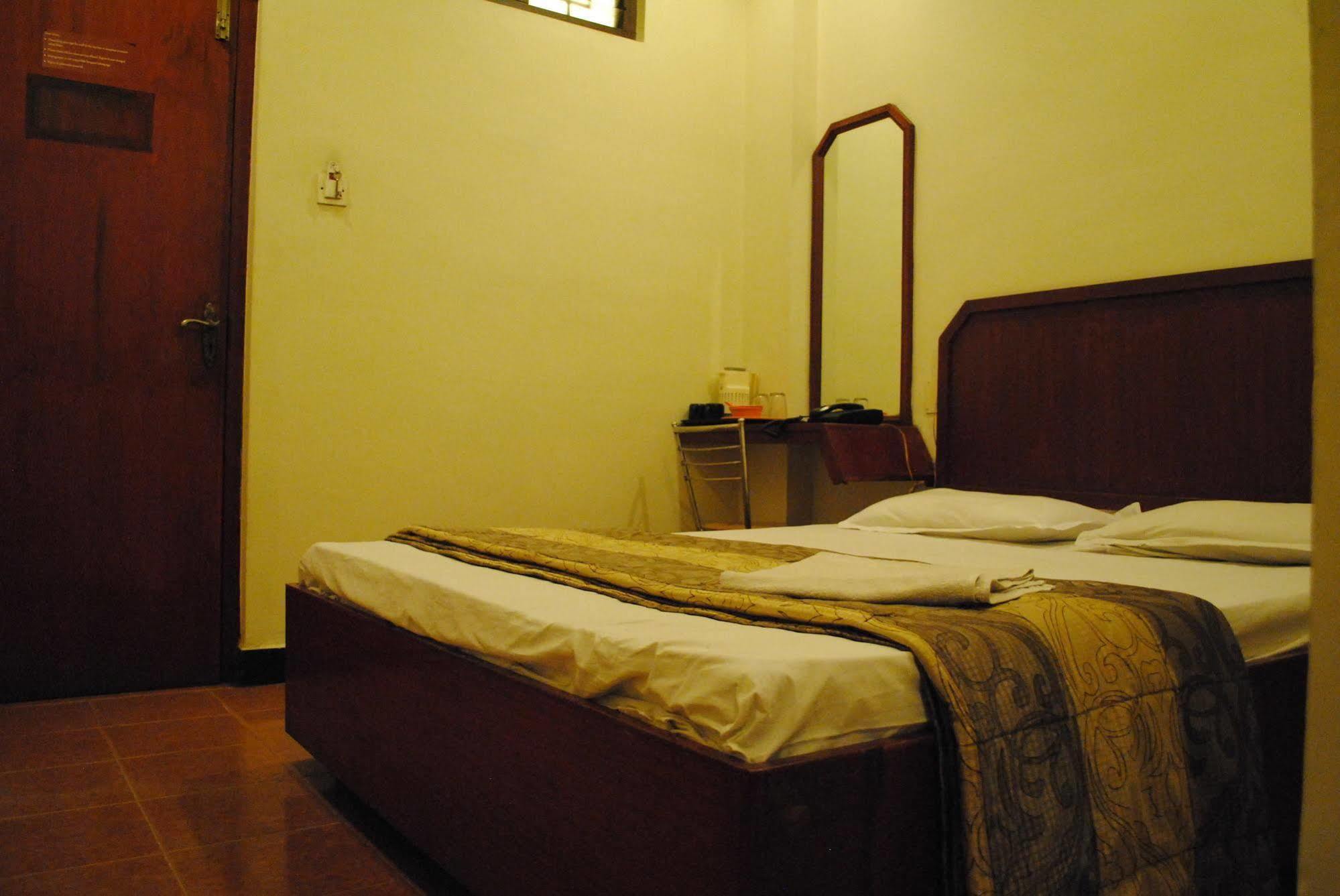 Deluxe Hotel เชนไน ภายนอก รูปภาพ