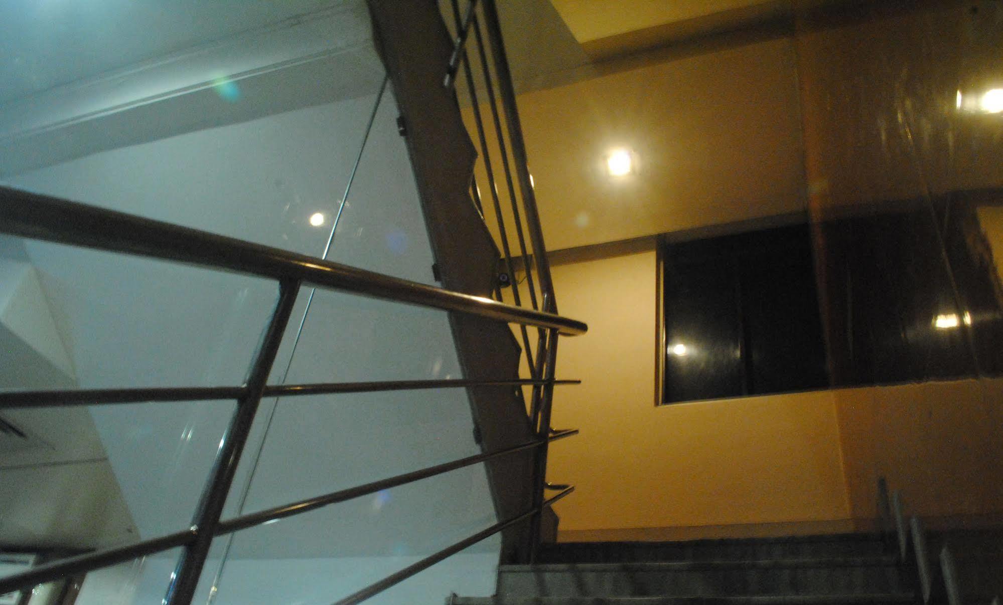 Deluxe Hotel เชนไน ภายนอก รูปภาพ